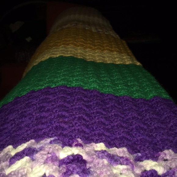 Adult Shell Pattern Crochet Blanket - Picture 2 of 5